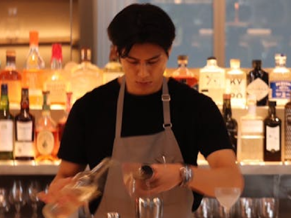 バーテンダーも募集しています。