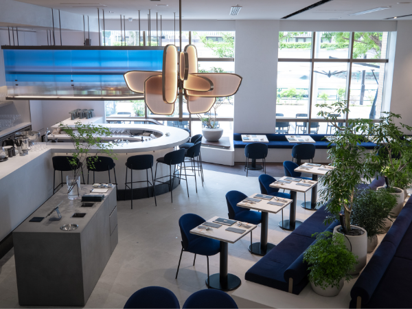 【正社員】カフェ ホール（サービス）スタッフ｜麻布台ヒルズ・駅直結｜年間休日111日｜BMWブランド併設