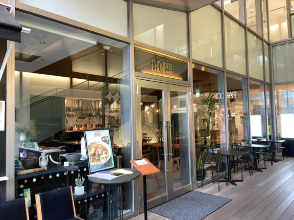 広々した店内席とテラスに加え
個室もあります