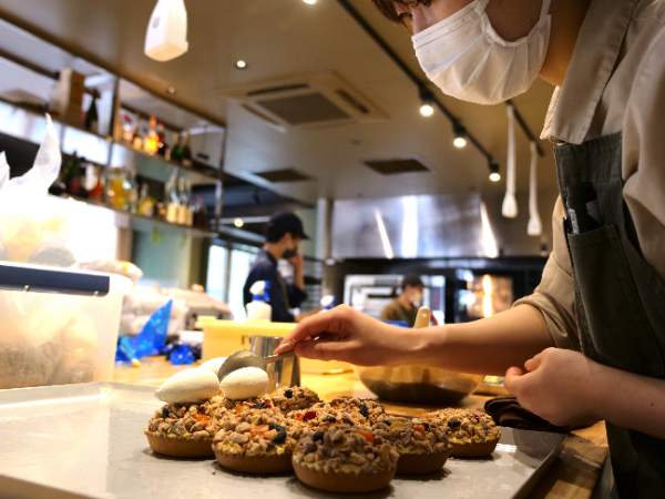 ひとつひとつのお菓子が
お客様の笑顔を作ります