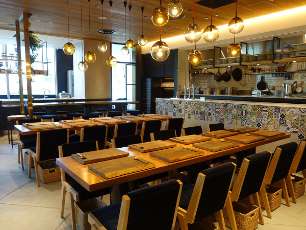 広々した店内席とテラスに加え
個室もあります