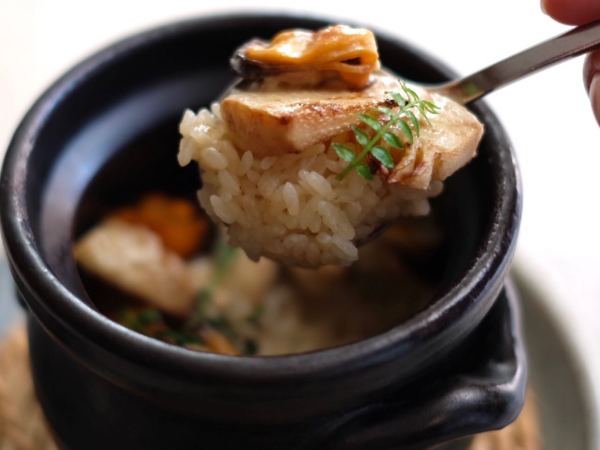 オープン当初から愛される
季節の土鍋ご飯