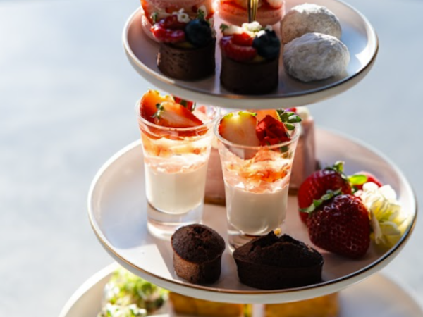 【中途採用 正社員】パティシエ オープンポジション募集!年間休日111日 / 転勤なし / 髪色自由 <株式会社イートクリエーター>