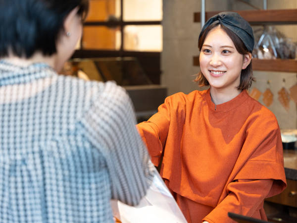【正社員】販売スタッフ募集｜焼菓子専門店｜東京駅直結（グランスタ東京）｜年間休日111日／月9日休