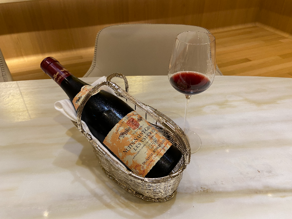 最高の状態でワインをご提供できるよう、
準備を重ねます