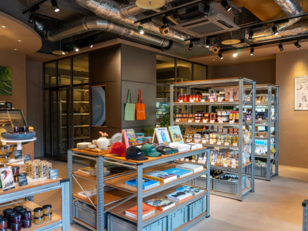 代官山フォレストゲート内のグローサリーショップ『Tide&Taste』【店長候補(正社員)】募集。髪型・髪色自由/社割あり/20代・30代と若いメンバー中心の活気ある職場!