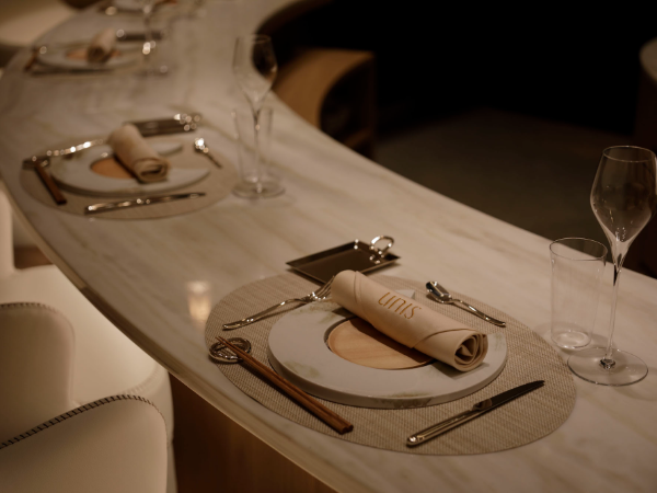 お祝いのための8席限定のレストラン