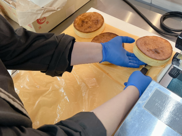 オーダーケーキや焼き菓子の製造スタッフ募集★経験者優遇★JR大阪・梅田・西梅田・北新地駅から徒歩圏内