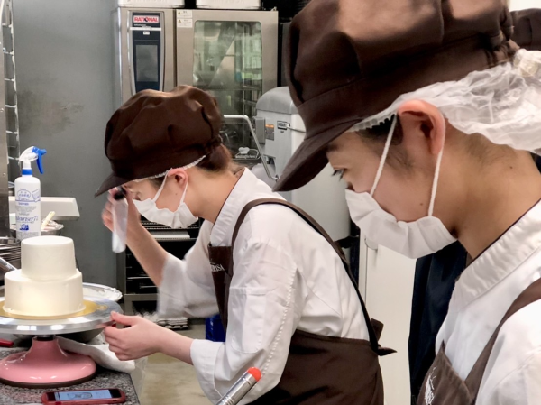 ケーキ作りを楽しみませんか？