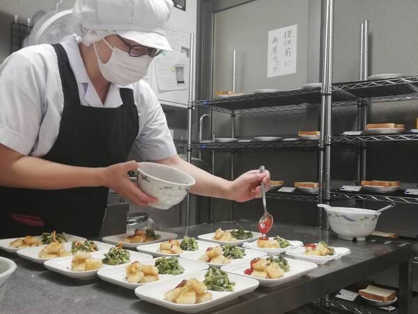 ◎週2日~短時間の調理補助◆40代~60代活躍中!車通勤可★【堺市:エタニティ深井】