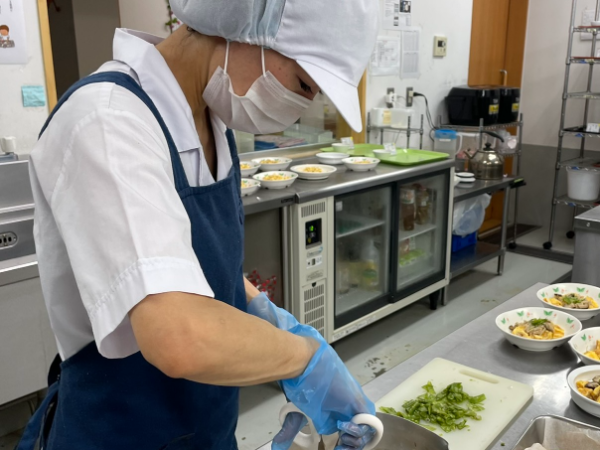 週2.3日~短時間の調理補助◆40代~60代活躍中!車通勤可◎【豊中市東泉丘:エニシエ豊中桃山台】