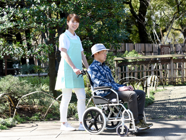 京都市立病院「看護助手募集◆正社員◆資格不要◆未経験歓迎◆賞与あり◆昇給あり◆福利厚生完備◆交通費全額支給◆有給取得推奨◆残業少なめ◆丁寧な研修制度◆長期安定して働ける」