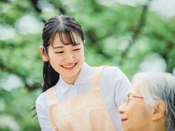 国家公務員共済組合連合会 東京共済病院【正社員】看護助手募集│未経験・無資格OK│丁寧な研修で安心スタート│日勤のみ相談可│病院・クリニック勤務│昇給・賞与あり│福利厚生完備│先輩がしっかりサポート