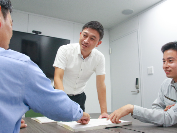 他部署やチーム内で連携して
業務を進めていきます！