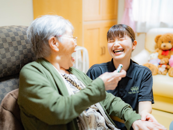 介護スタッフ / 正社員/企業年金あり ☆保育料会社負担します!夜勤相談OK!
