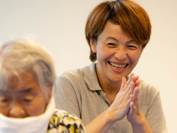 未経験無資格OK!介護スタッフ【正社員】☆保育園利用料無料 ☆小規模介護施設での介護職 ☆退職金制度